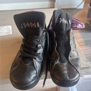 Youth size 6 like new Jordans